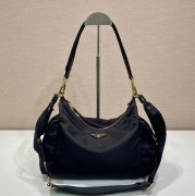 PRADA 1BC264 エクスプロアバッグ サイズ:32x22x11.5cm