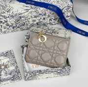 DIOR S6037UBHZ カロ?ダリア 長財布 藤編みラム革 サイズ:11.5x9cm