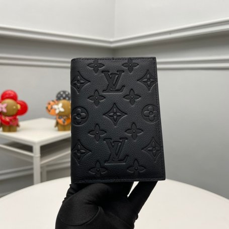 LOUIS VUITTON M13187 パスポートケース モノグラムシャドウ サイズ:10x14x2.5cm