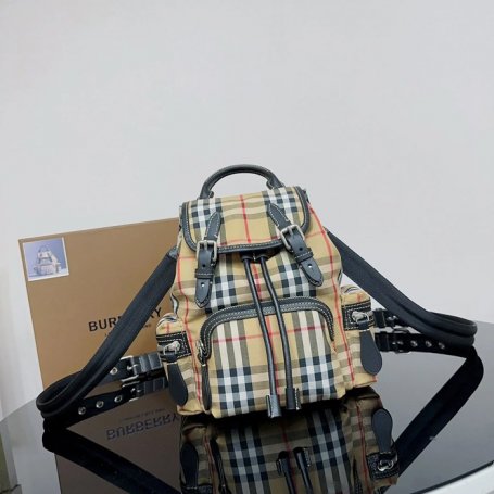 Burberry 3WAY リュック ナイロン ブラック 9701 サイズ:26x16cm