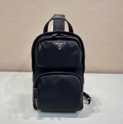 PRADA 2VZ105 胸バッグ サイズ:31x20cm