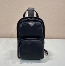 PRADA 2VZ105 胸バッグ サイズ:31x20cm
