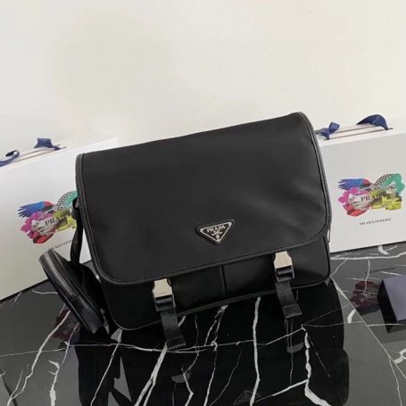 PRADA 2VD768B ナイロンフラップ斜め掛け サイズ:32x24x12cm