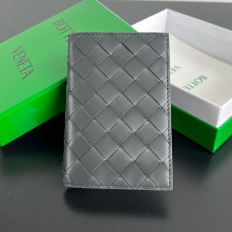 BOTTEGA VENETA BV 607482 新作パスポートケース 編み牛皮 13.3x9.5cm サイズ:13.3x9.5cm