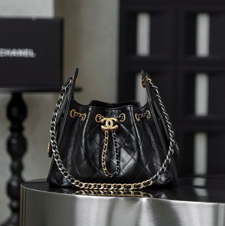 CHANEL カーフレザー ブラック×ゴールド 斜め掛けバッグ ヴィンテージ 小 22×20×12.5cm サイズ:22×20×12.5cm