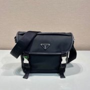 PRADA 2VD066 メッセンジャー 小 サイズ:20x19x10cm