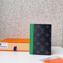LOUIS VUITTON M25838 パスポートケース モノグラムエクリプス×グリーン サイズ:10x14x2.5cm