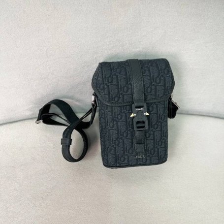 DIOR 黒粒面牛皮メッセンジャー ヒットザロード サイズ:20x13cm