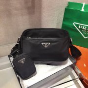 PRADA 新作スマホバッグ サイズ:18x12cm