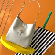 SAINT LAURENT 713938 ショルダーバッグ、脇下バッグ クラシック 22x22x10cm サイズ:22x22x10cm