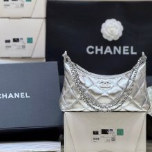 CHANEL カーフレザー ブラック×ゴールド×シルバー 脇下バッグ ファッショナブル 26×17×8.5cm サイズ:26×17×8.5cm