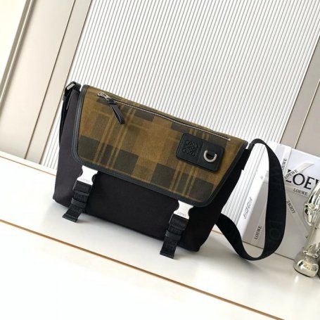 LOEWE 9100 中キャンバスメッセンジャー フレックス 緑チェック サイズ:38x27x9.5cm