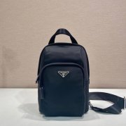 PRADA 2VZ116 胸バッグ サイズ:27x20cm