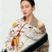 グッチ 140両面シルクウールストール 135cm x 136cm
