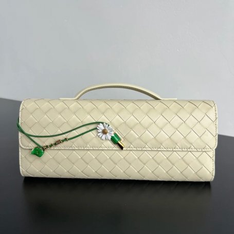 BOTTEGA VENETA BV 836810 アンディアーモ クラッチバッグ ヒナギク 31x13cm サイズ:31x13cm
