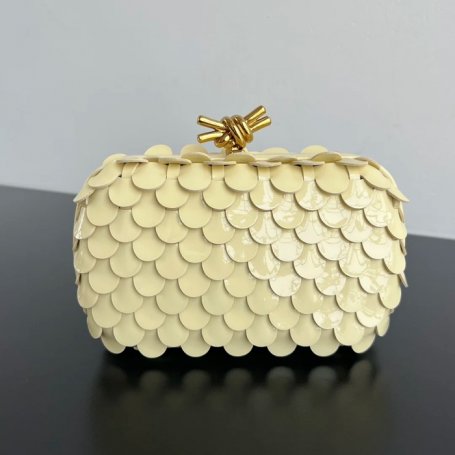 BOTTEGA VENETA BV 795095 コント 花びらイブニングバッグ 羊皮 19x11.5cm サイズ:19x11.5cm