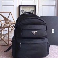 Prada リュック パラシュート生地 ナイロン ブラック 2VZ025 サイズ:40x29x17cm