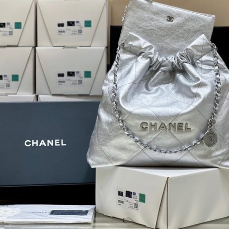 CHANEL 44800 カーフレザー クラシック ファッショナブル 42×39×8cm サイズ:42×39×8cm