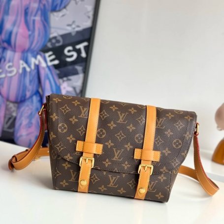 LOUIS VUITTON M28115 キャンバス モノグラム 斜め掛けバッグ 斜め掛けリュックフラップ 32x19.5x11cm サイズ:32x19.5x11cm