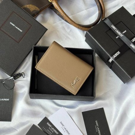 SAINT LAURENT 693492 フラップ名刺ケース 荔枝紋メタル サイズ:11x7.5cm