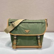 PRADA 2VD052 メッセンジャー 大 オリーブ緑 サイズ:30x27.5x14.5cm