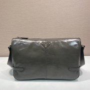 PRADA 2VH187 オイルワックスメッセンジャー サイズ:35x22x12cm