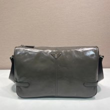 PRADA 2VH187 オイルワックスメッセンジャー サイズ:35x22x12cm