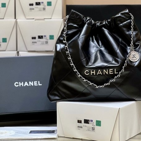 CHANEL カーフレザー ブラック×シルバー クラシック ファッショナブル 42×39×8cm サイズ:42×39×8cm