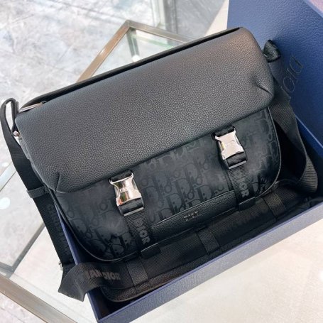 DIOR メンズモノグラムメッセンジャー エクスプローラー サイズ:31x21cm