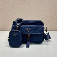 PRADA 新作斜め掛け サイズ:28x20x10cm