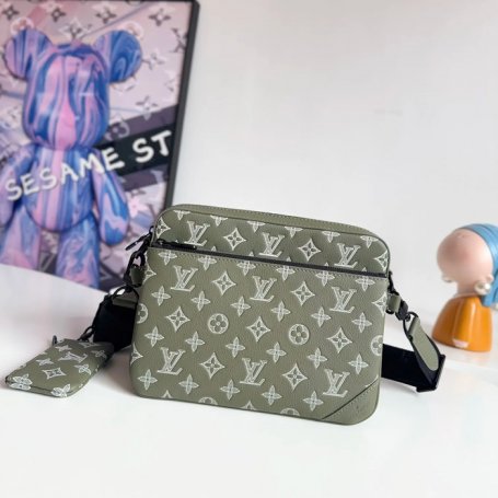 LOUIS VUITTON M12490 キャンバスメッセンジャー トリオ サイズ:25x18.5cm