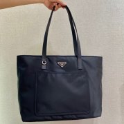 PRADA 1BG052 ナイロントート サイズ:35x29x15.5cm