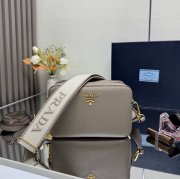 PRADA 1BH082 ダブルストラップ サイズ:22x14.5x8.5cm