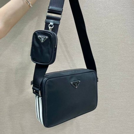 PRADA adコラボ 2VH142 斜め掛け サイズ:25x19cm