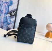 LOUIS VUITTON M30741 タイガラマ アウトドアショルダー サイズ:21x13cm