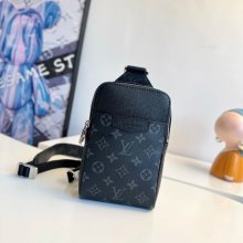 LOUIS VUITTON M30741 タイガラマ アウトドアショルダー サイズ:21x13cm