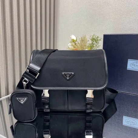 PRADA 2VD769A ナイロンフラップ斜め掛け サイズ:26x20x10cm