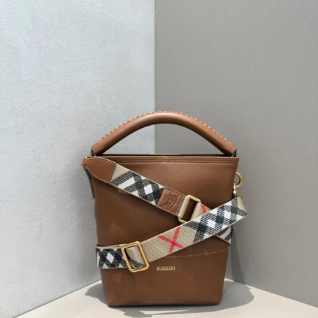 BURBERRY 5941 カーフスキン ベージュ 斜め掛けバッグ クラシックチェック 22x21cm サイズ:22x21cm