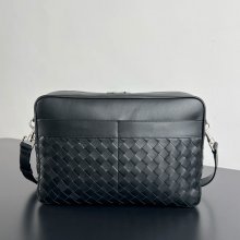 BOTTEGA VENETA BV 843857 新作ダブルポケットカメラバッグ サイズ:37x26x13cm