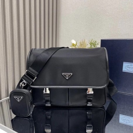 PRADA 2VD768A ナイロンフラップ斜め掛け サイズ:32x24x12cm