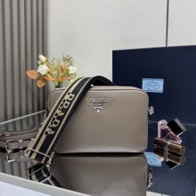 PRADA 1BD082 ダブルストラップ 鹿皮紋牛皮 サイズ:22x14cm