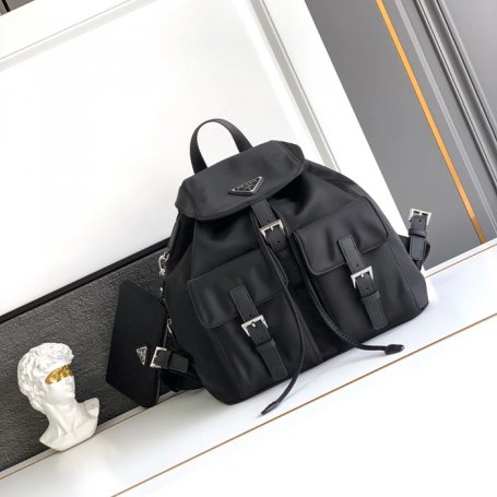 Prada ナイロン リュック ナイロン ブラック 1BZ811 サイズ:32x30x15cm