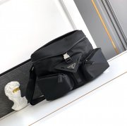 PRADA 2VD062 ナイロン斜め掛け サイズ:29x23x15cm