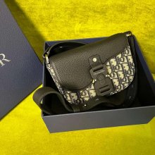DIOR サドルメッセンジャー モノグラム×レザー サイズ:19.5x13x4.3cm