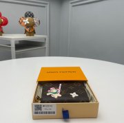 LOUIS VUITTON M12210 ジッピーコインケース キャンディファクトリー サイズ:11x8.5cm