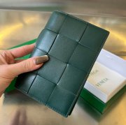 BOTTEGA VENETA BV 777046 カセット パスポートケース 編み羊皮 13.6x10.5cm サイズ:13.6x10.5cm