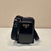 PRADA 2ZT060 スマホバッグ サイズ:18x11.5cm