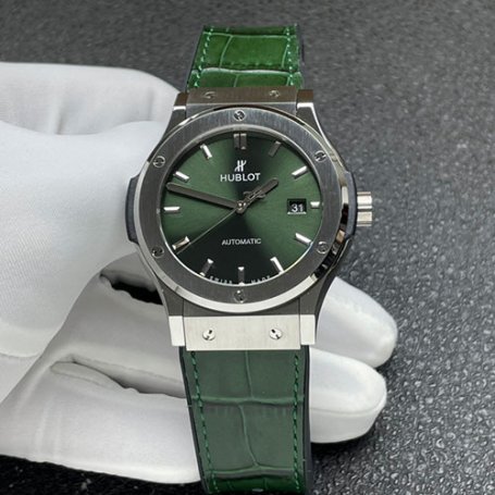 HUBLOT クラシックフュージョン 542.NX.8970.LR チタニウム 42mm グリーン 素敵な新作