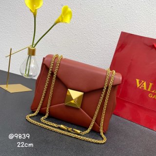 Valentino（レディース） バッグ通販。新作コレクションから日本未発売アイテムまで続々登場！nvbag636