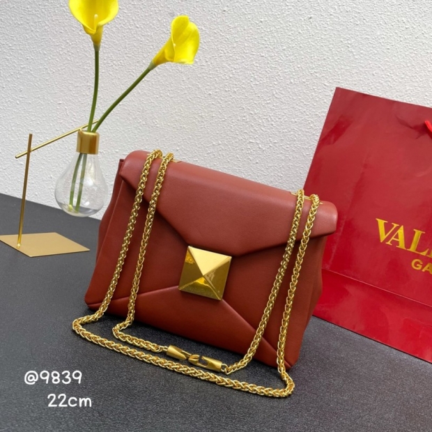 Valentino（レディース） バッグ通販。新作コレクションから日本未発売アイテムまで続々登場！nvbag636